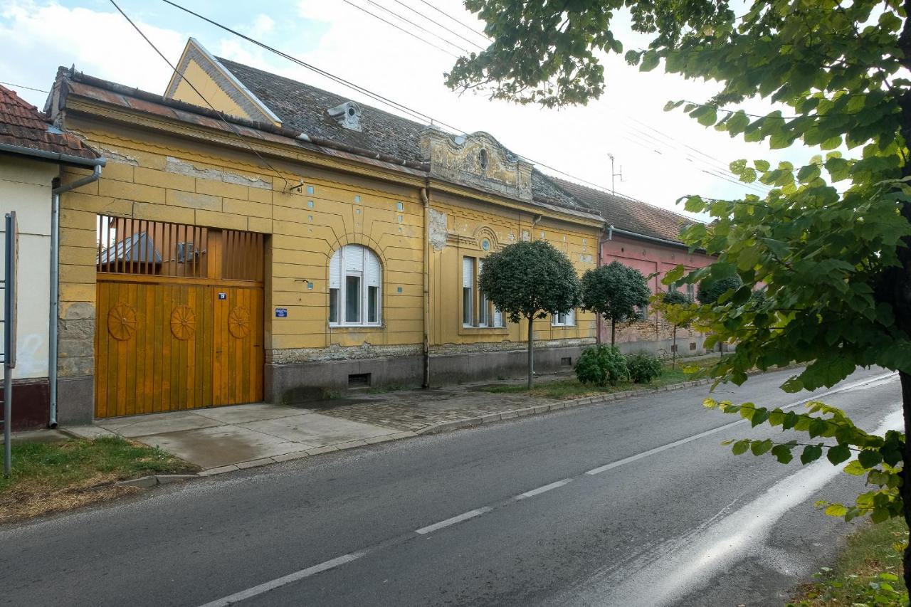 Szorcsik Haz 1913 Apartment Senta Екстериор снимка